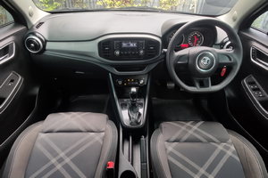 車を借りる MG3 (21-24)  10