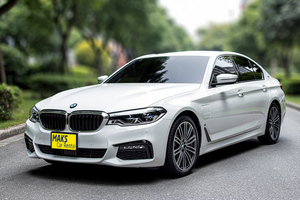 車を借りる BMW 530e M Sport(19-23)  8