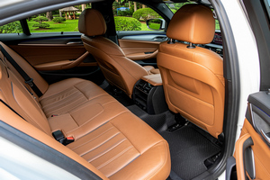 車を借りる BMW 530e M Sport(19-23)  12