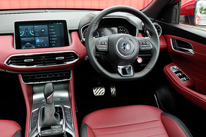 車を借りる MG HS (22-24)  11