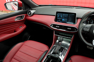 車を借りる MG HS (22-24)  13