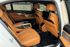 車を借りる BMW 740 M Sport(19-22)  9