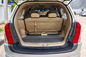 車を借りる Isuzu MU7  8