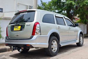 車を借りる Isuzu MU7  11