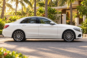 車を借りる Mercedes Benz C AMG (17-23)  3