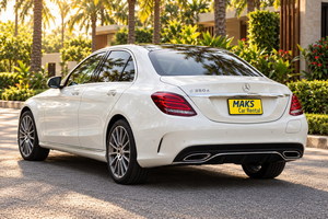 車を借りる Mercedes Benz C AMG (17-23)  6