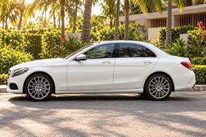 車を借りる Mercedes Benz C AMG (17-23)  7