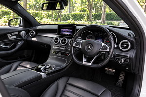 車を借りる Mercedes Benz C AMG (17-23)  9