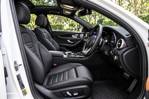 車を借りる Mercedes Benz C AMG (17-23)  11