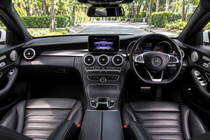 車を借りる Mercedes Benz C AMG (17-23)  12