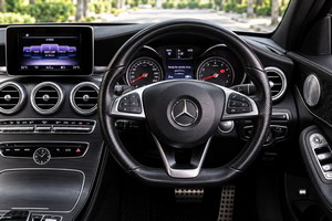 車を借りる Mercedes Benz C AMG (17-23)  13