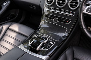 車を借りる Mercedes Benz C AMG (17-23)  14