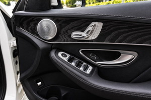車を借りる Mercedes Benz C AMG (17-23)  16